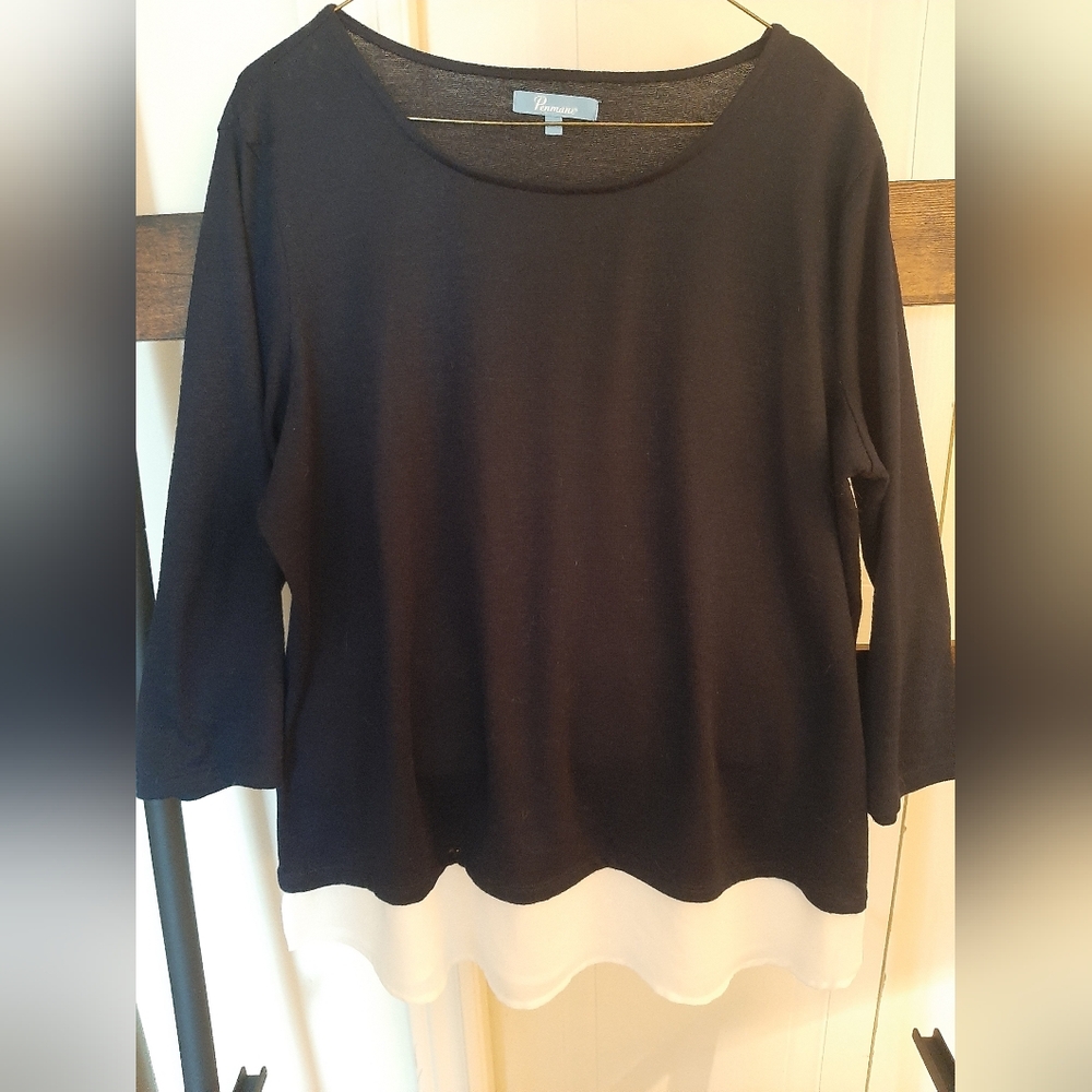 Elegant Women's Top in black and white